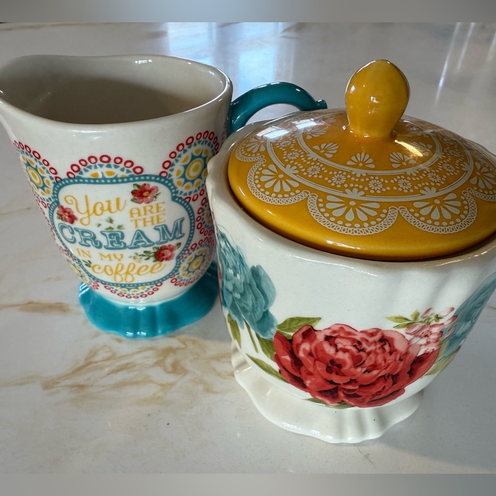 The Pioneer Woman Cream & Lidded Sugar